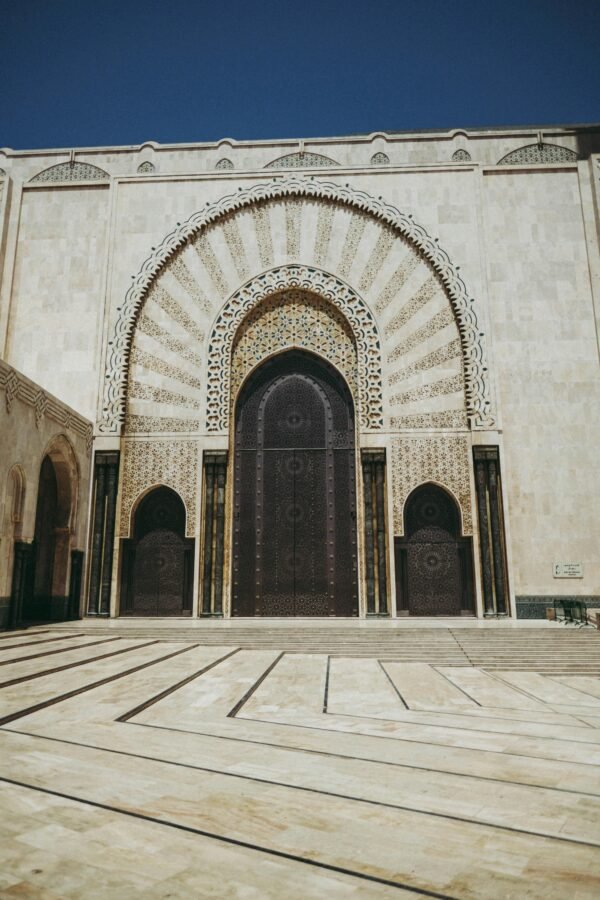 Excursion à Casablanca – Découvrez la Ville Blanche en Une Journée - Image 4